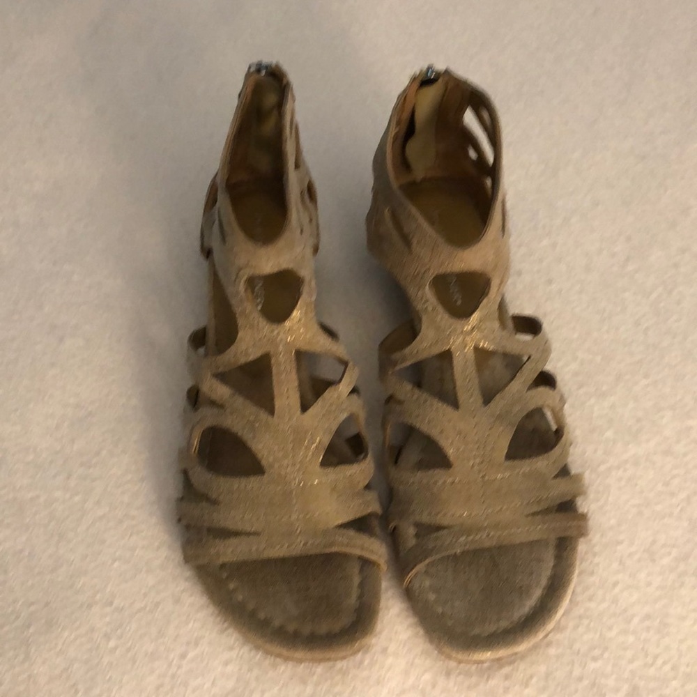 Donald Pliner wedge sandal. Size 9.5. EUC.